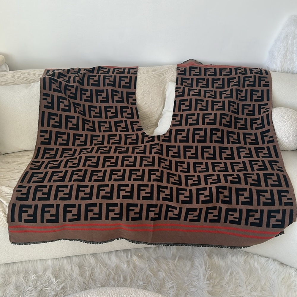 Pre-loved Fendi poncho - Picture 3 of 6